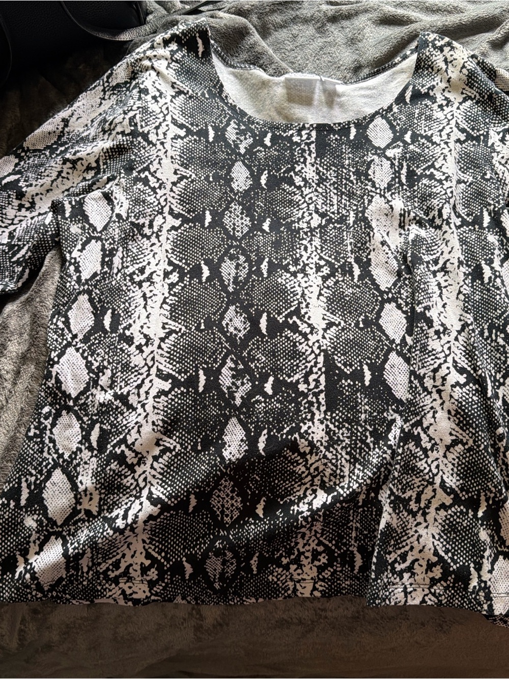 Women with Control Black and White Snake-Print Long Sleeve Tee